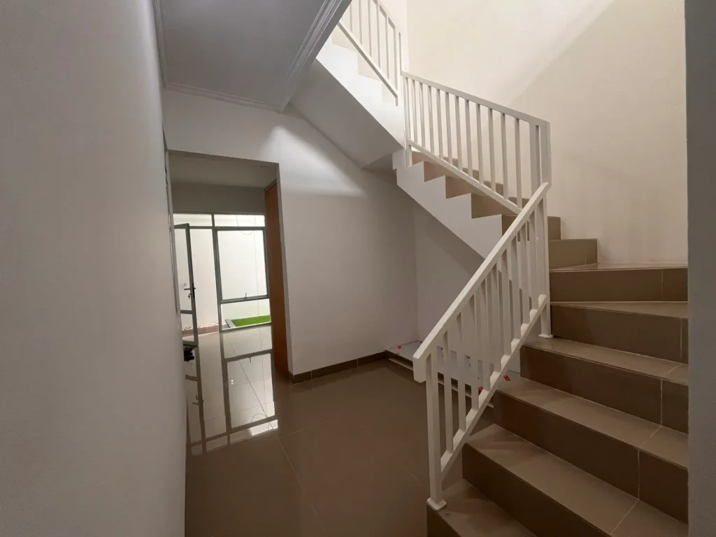 tangga beton rumah estetik, renovrumahbogor.id, jasa bangun rumah bogor, jasa renovasi rumah bogor, jasa kontraktor rumah bogor, perumahan cimanggu residence